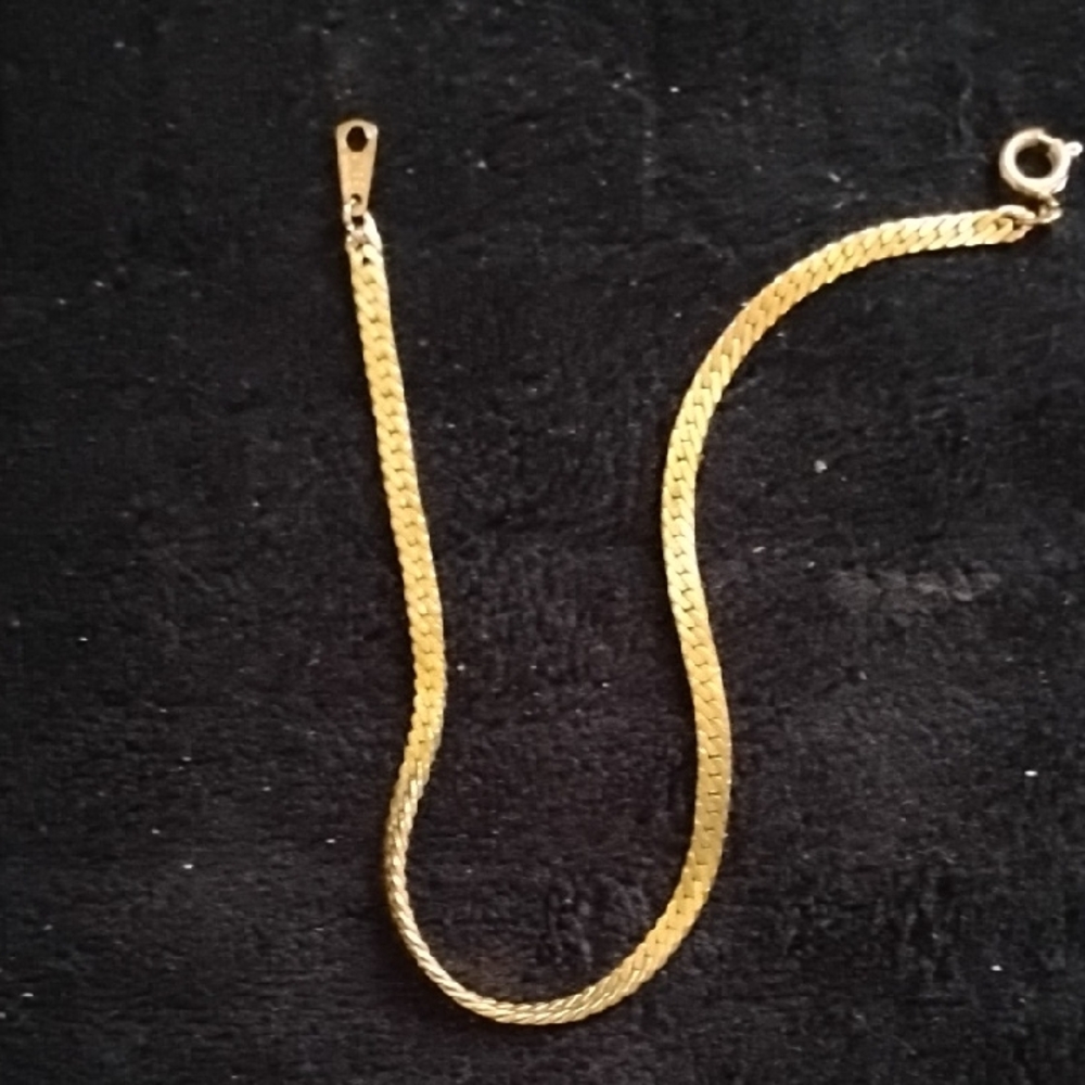 Elegant Gold Bracelet